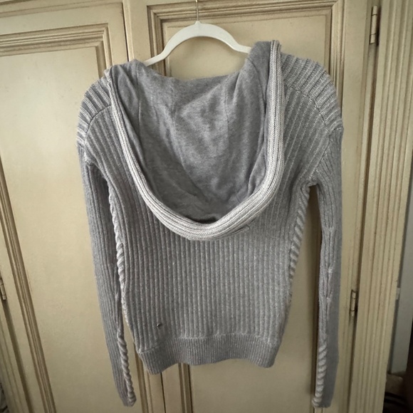 Gray Lululemon zip sweater-excellent condition sz sm. - Picture 3 of 3